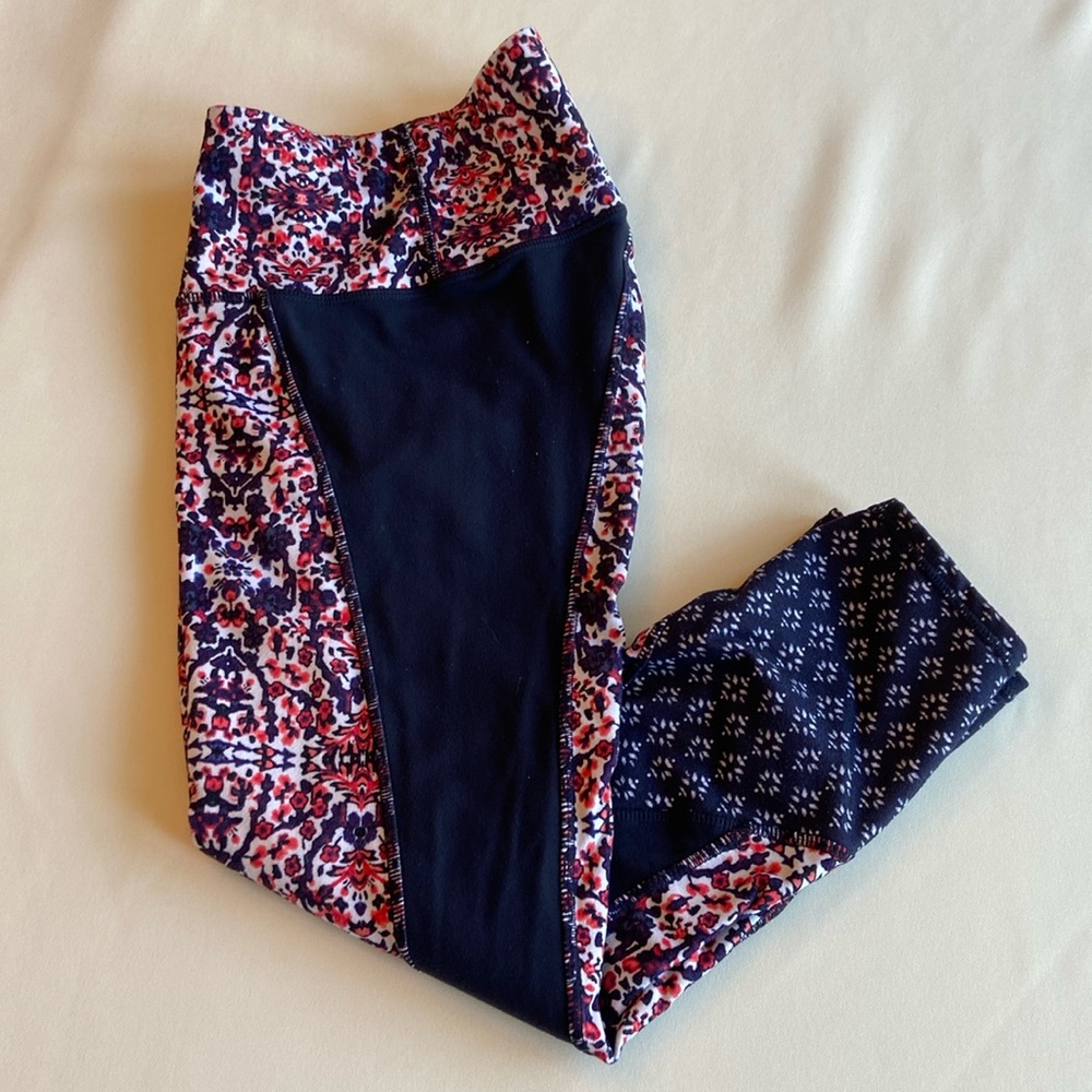 Athleta capri length leggings, fun bold patterns. Size XXS.